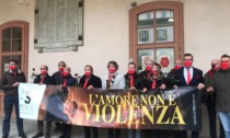 La Giunta e i dipendenti comunali in un flash mob contro la violenza sulle donne