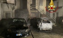 Cucciago: prende fuoco un'auto in sosta, intervengono i vigili del fuoco