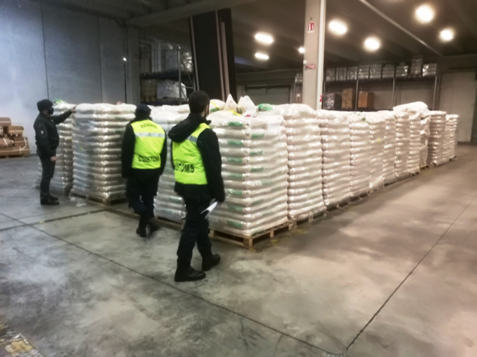Sequestrate 54 tonnellate di pellet: denunciato imprenditore comasco