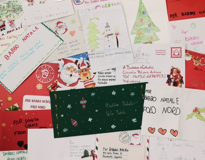 Migliaia di letterine per Babbo Natale affidate a Poste Italiane. La postina Paola: “Quanta gioia nel vederle”