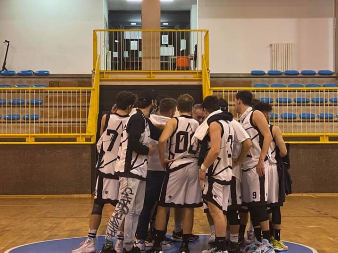 Basket Prima Divisione la Pol Comense sbanca Valmadrera e ora punta alla vetta
