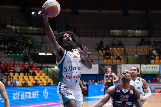 Pallacanestro Cantù chiude l’anno con una vittoria contro Urania