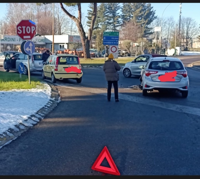 Altro incidente alla rotonda dell’Iper di Grandate