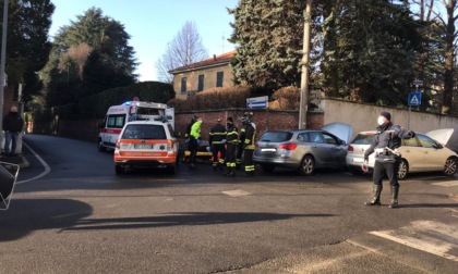 Incidente a Cantù scontro tra auto in via Negroni