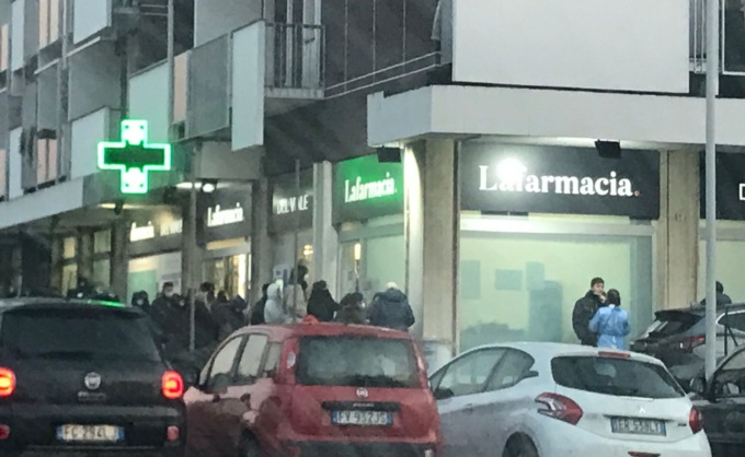Tamponi introvabili nel Comasco: più di mille con Asst Lariana, code nelle farmacie e kit esauriti