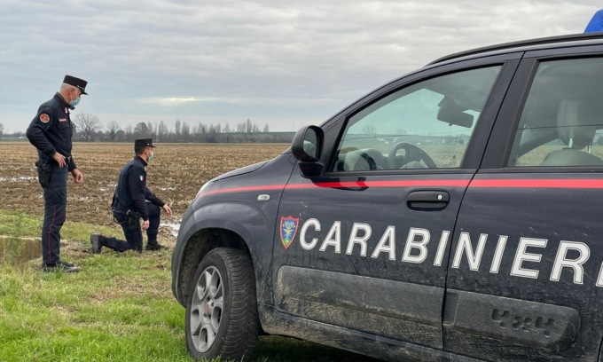 Picchia un coetaneo e gli ruba la tracolla Louis Vuitton: denunciato 15enne