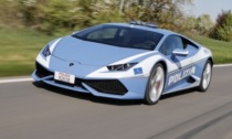 Alla Città dei Balocchi torna "Natale in divisa" e arriva anche la Lamborghini della Polizia Stradale