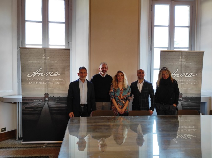 Giornata della memoria: i ballerini di Colisseum Danza in piazza a Como
