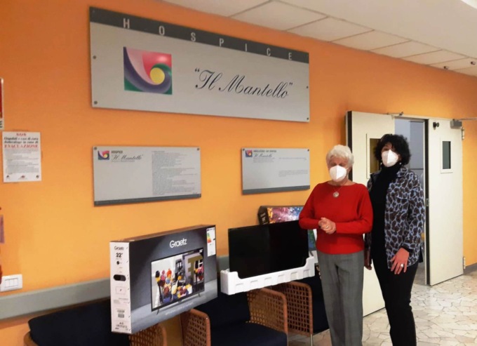 Il Mantello dona ad Asst Lariana due auto e tredici televisori