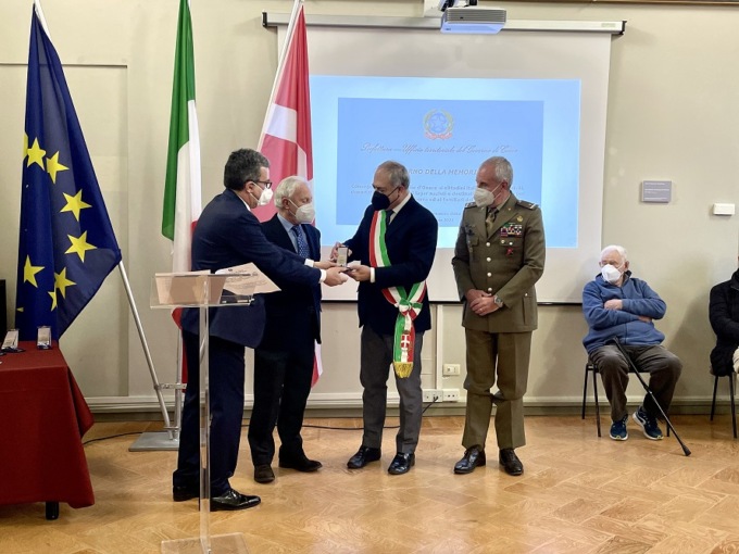 Consegnate sei medaglie d’onore ai cittadini deportati e internati nei lager nazisti