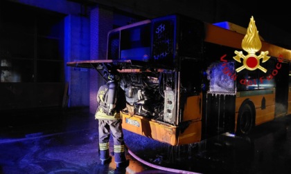 A Como come a Cantù: in fiamme il vano motore di un altro bus