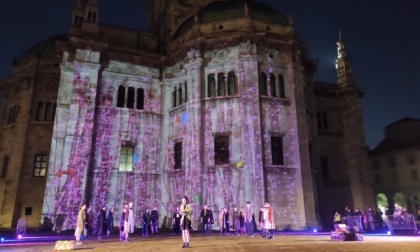 Giornata della Memoria, l'emozione in piazza con i ballerini di Colisseum. Il coreografo: "Anna Frank oggi é qui con noi"