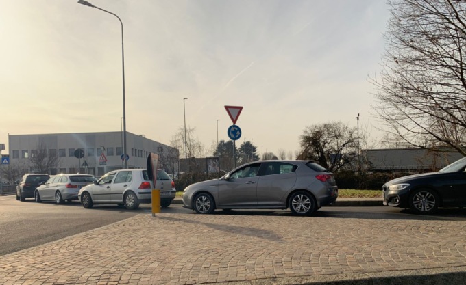 Ancora code in auto per chi deve effettuare un tampone: a Cantù fila fino a via Mentana
