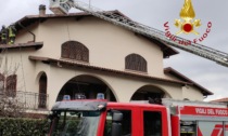 Canna fumaria a fuoco a Colverde: intervengono i Vigili del Fuoco