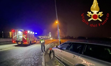 Cermenate, finisce contro un palo con l'auto