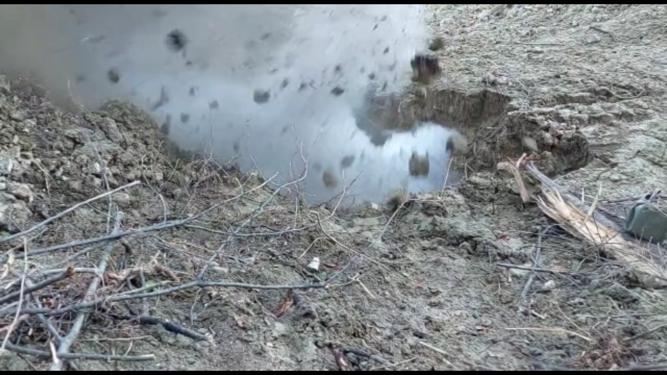 Fatta brillare la bomba ritrovata nel lago: le foto e il video dell’esplosione