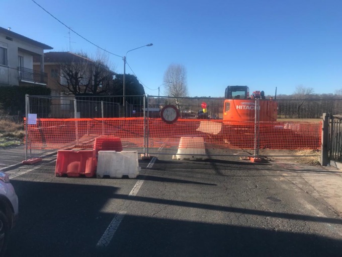 Strada chiusa, iniziati i lavori per il rifacimento del collettore fognario