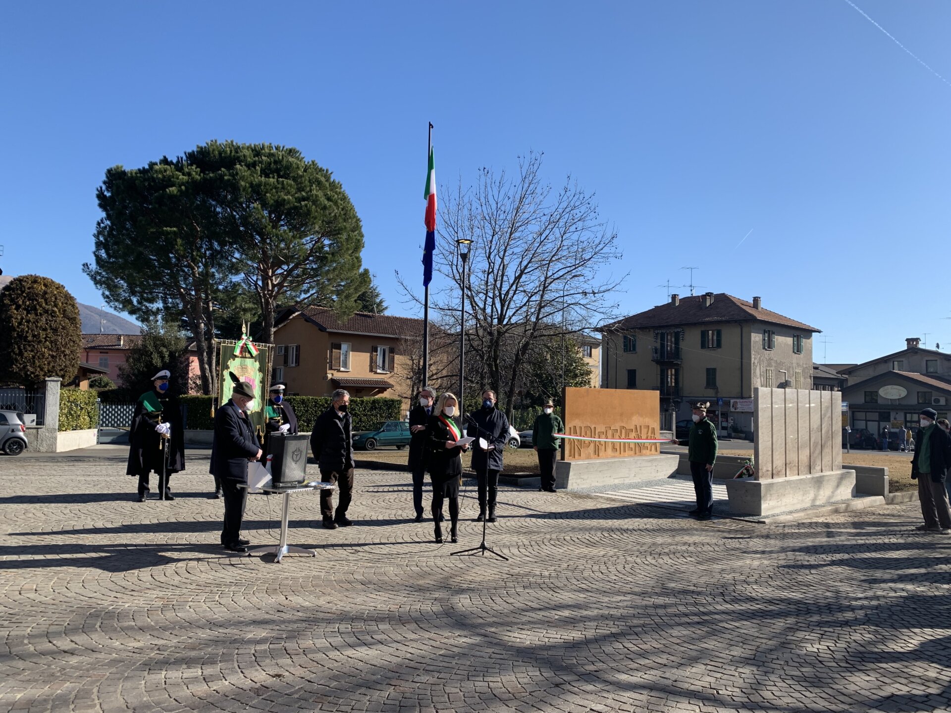 Inaugurato A Erba Il Nuovo Monumento Alla Shoah Prima Como