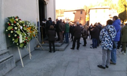 Folla per l'addio all'avvocato Pasquale Cutrone