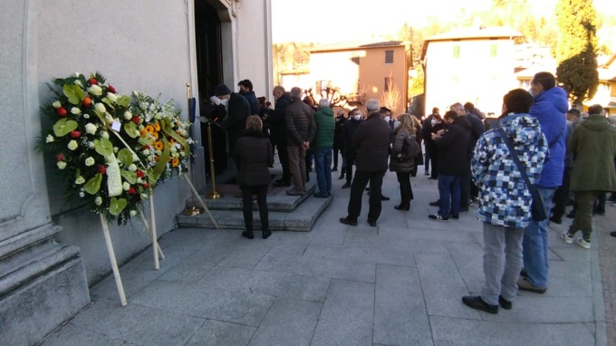 Folla per l’addio all’avvocato Pasquale Cutrone