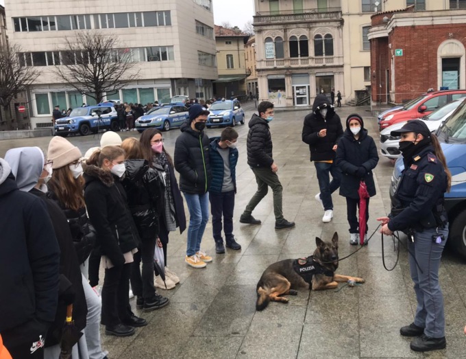 Una vita da social gli studenti canturini a lezione di legalità con la Polizia di Stato