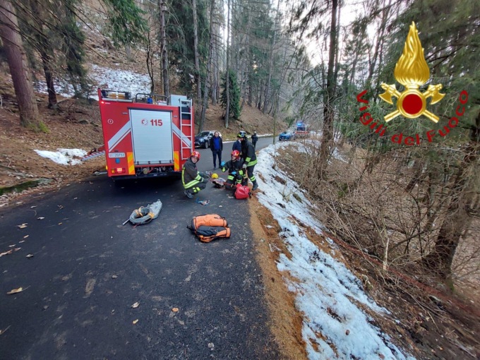 Incidente a Bellagio auto finisce in un dirupo