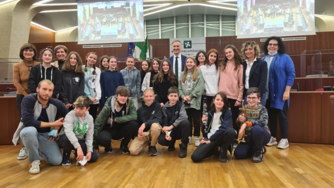 La scuola De Amicis di Lomazzo in visita al Consiglio regionale