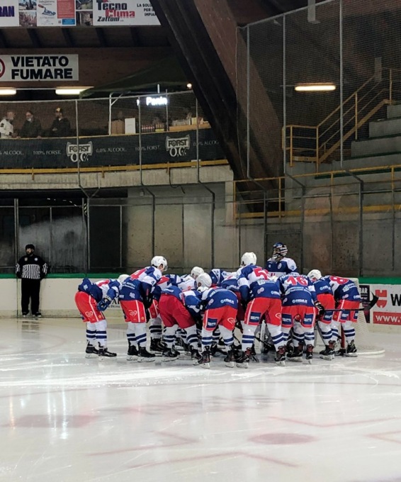 Hockey Como: i biancoblù stasera in casa vanno all’assalto della Valdifiemme per impattare la serie