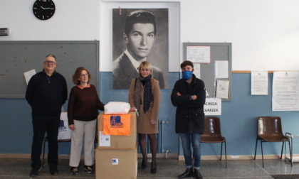 CAB polidiagnostico dona 2mila mascherine all'Istituto Puecher di Erba