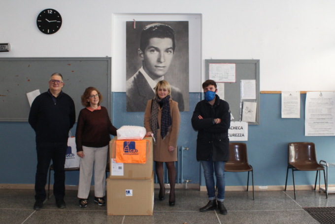 CAB polidiagnostico dona 2mila mascherine all’Istituto Puecher di Erba
