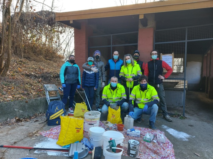 Volontari contro il degrado: ripulito il lavatoio dalle scritte ingiuriose