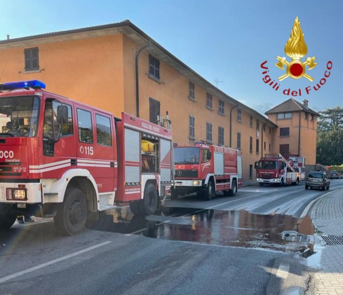 Incendio in casa, ustionata una persona