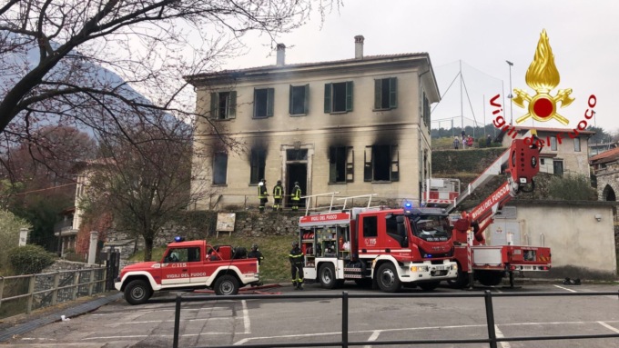 Incendio a Menaggio: in fiamme un’abitazione disabitata