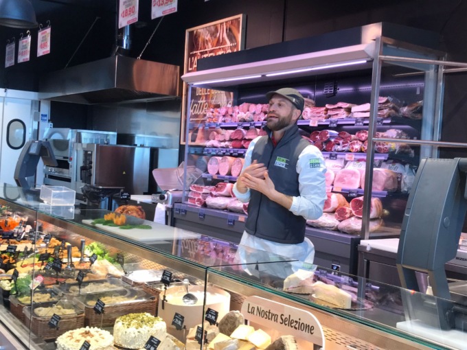 A Cantù lo chef Simone Rugiati: “Olio con olive non italiane? Non prendete in giro voi stessi”