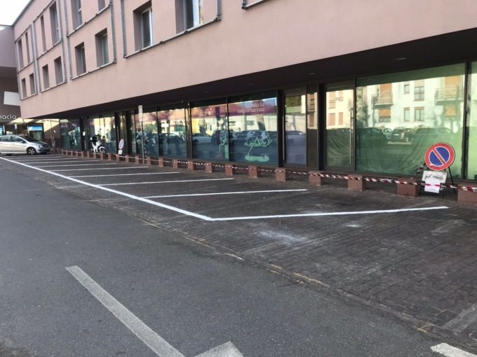 Arrivano i parcheggi a spina per evitare il passaggio sulle griglie