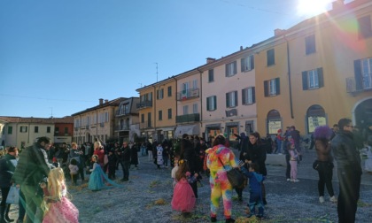 Che spettacolo il Carnevale di Appiano Gentile: più di 500 partecipanti in piazza