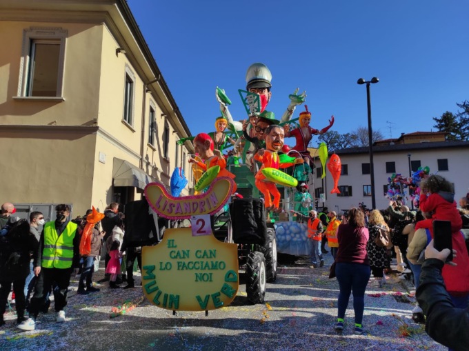 Carnevale di Cantù, grande successo per la prima sfilata