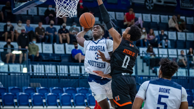 Pallacanestro Cantù arriva Zack Bryant