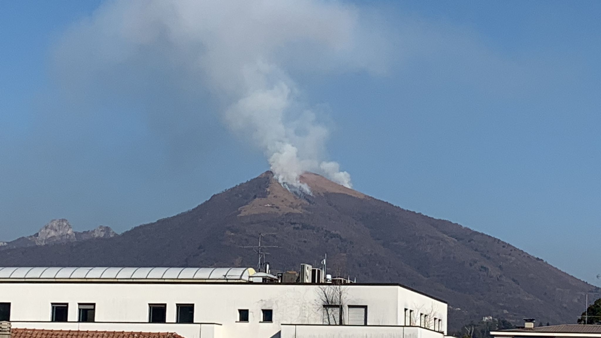 incendio cornizzolo (2)