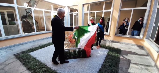 Il “Rosario di Fibonacci e Pietra Cubica” di Piccaia per i prossimi 20 anni in Comune a Erba