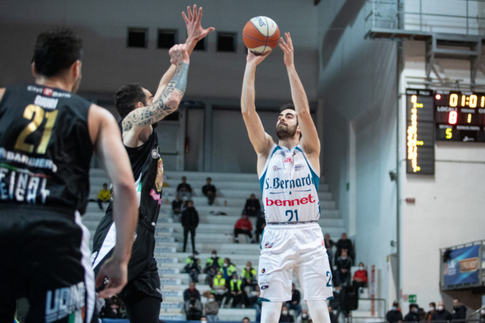 Pallacanestro Cantù cede in finale: la Coppa Italia va a Udine
