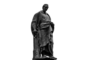 Monumento ad Alessandro Volta: sabato verrà inaugurata la nuova illuminazione