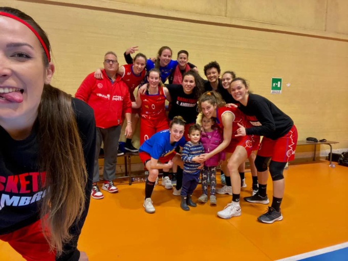 Basket femminile la Nonna Papera Mariano sbanca in volata Bollate e resta in vetta da sola