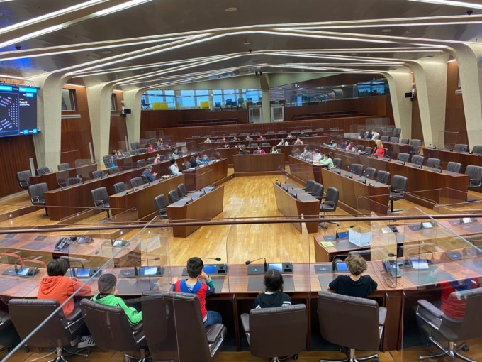 Gli alunni della scuola primaria di Carlazzo in visita al Pirellone