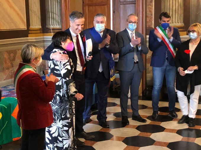 Riconoscimento alla ex consigliera comunale Elide Greco per il suo impegno nei confronti dei bisognosi