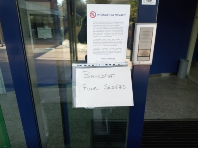 Tentano di forzare il bancomat a Fino Mornasco