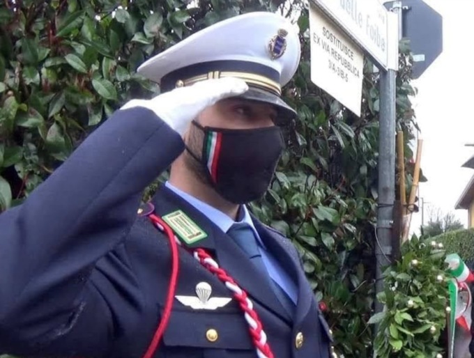Agente in licenza salva tre persone dalle fiamme