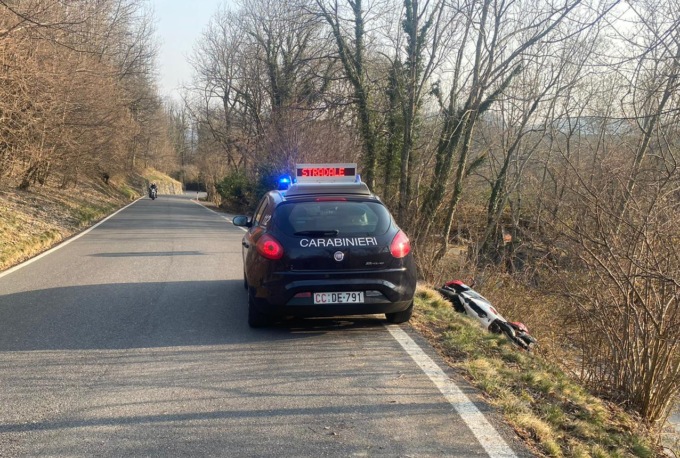 Incidente a Sormano, in curva la moto finisce nel burrone: grave un 25enne