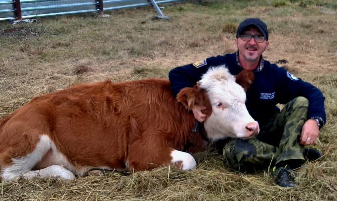 L’animalista Andrea Cisternino bloccato in Ucraina coi suoi animali