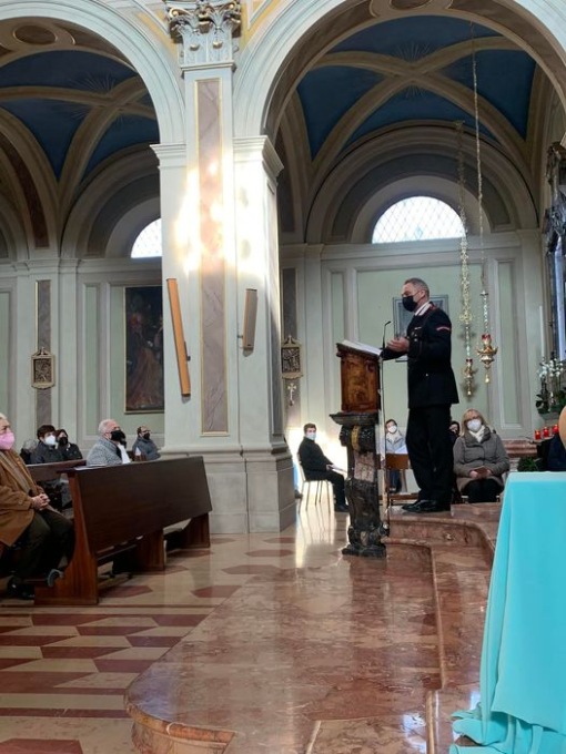 In chiesa i carabinieri incontrano gli anziani